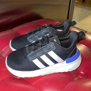 Toddlers adidas sneakers